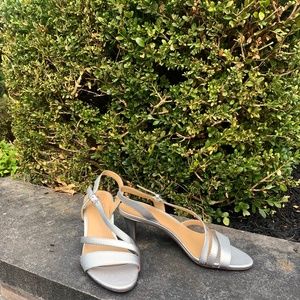 GENTLY USED NATURALIZER KITTEN HEELS